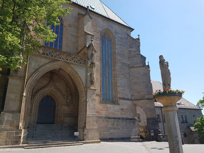 im Außenbereich des Dom St. Marien