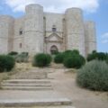 Blick auf Castel del Monte in Apulien