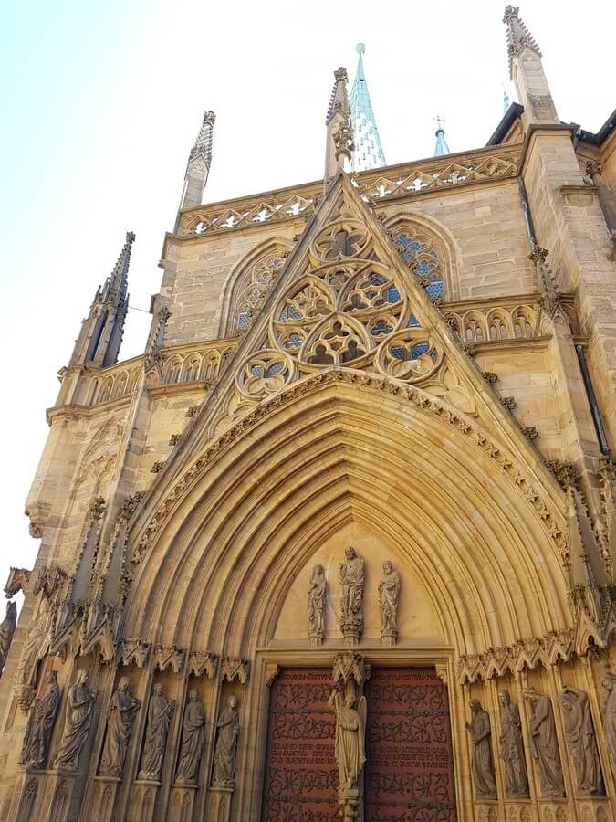 Gotischer Torbogen am Dom St. Marien in Erfurt