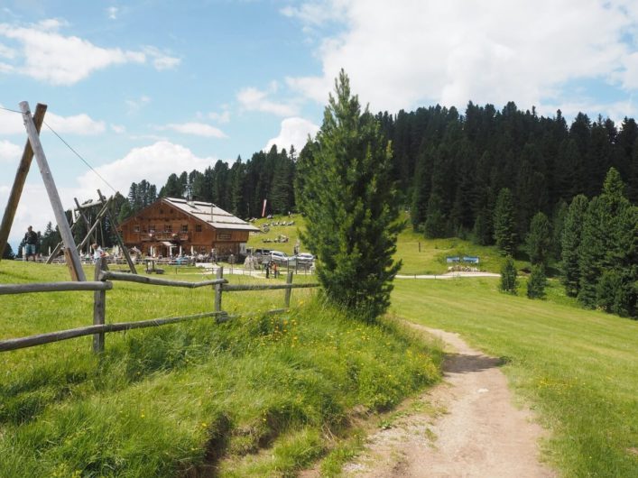 die Geisleralm mit Spielmöglichkeiten