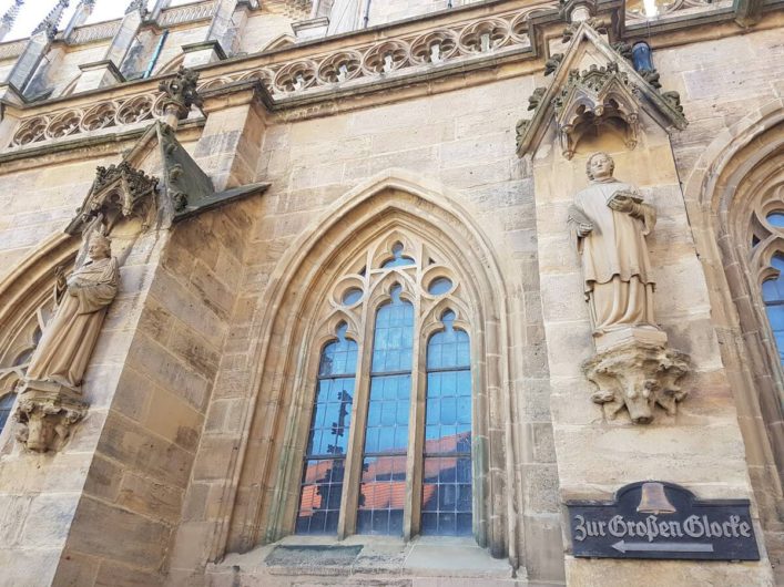 Wegweiser zur Glocke Gloriosa am Erfurter Dom