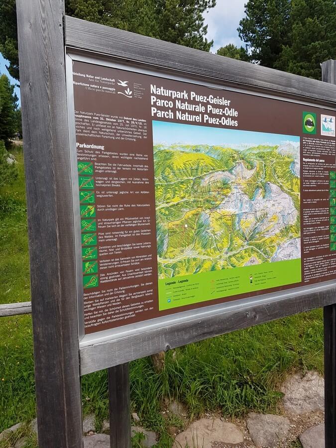 Informationsschild zum Naturpark Puez-Geisler