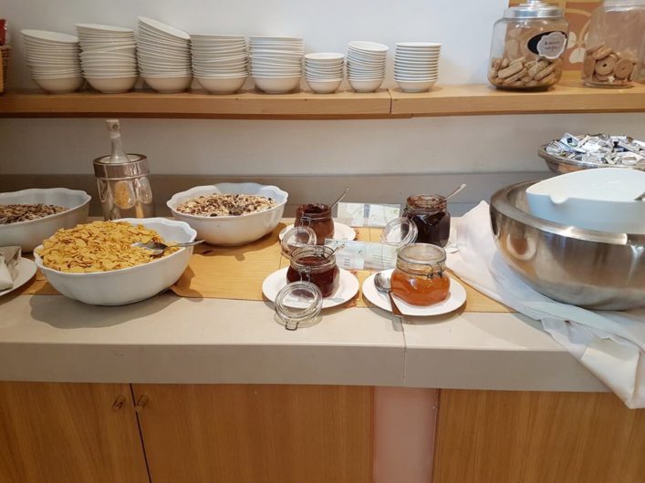 Müsli und Marmelade auf dem Frühstücksbuffet der Tenuta Moreno