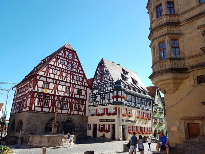 Fachwerkhäuser am Marktplatz in Rothenburg ob der Tauber