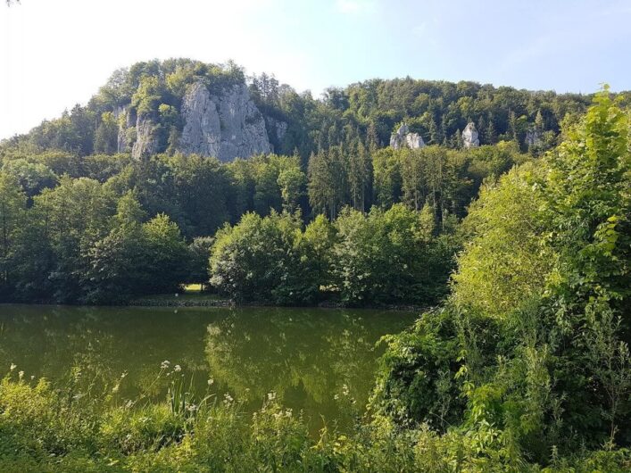 Jurafelsen am Ufer der Altmühl