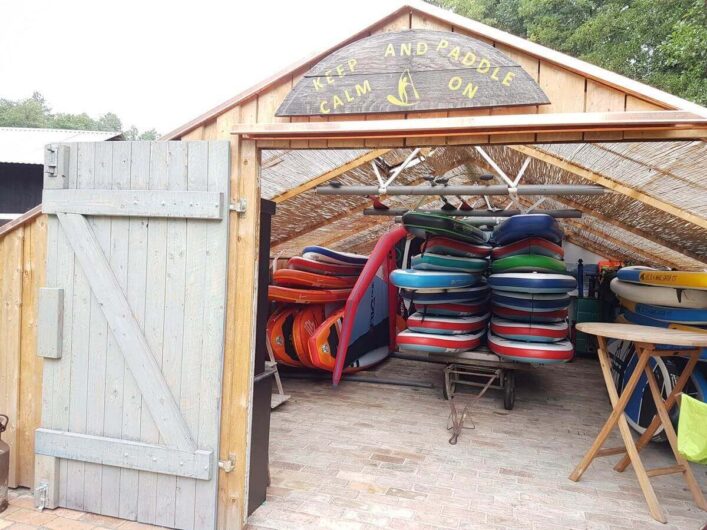 Boards im Schuppen bei Standup Paddling in Burg im Spreewald