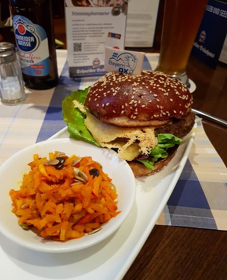 herbstlicher Burger mit Kürbis-Relish bei Schneider Bräu