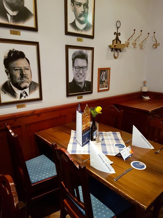 gedeckter Tisch in der Schneider Stuben im Schneider Bräuhaus München