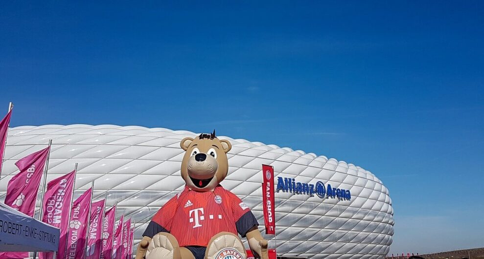 vor der Allianz Arena in München