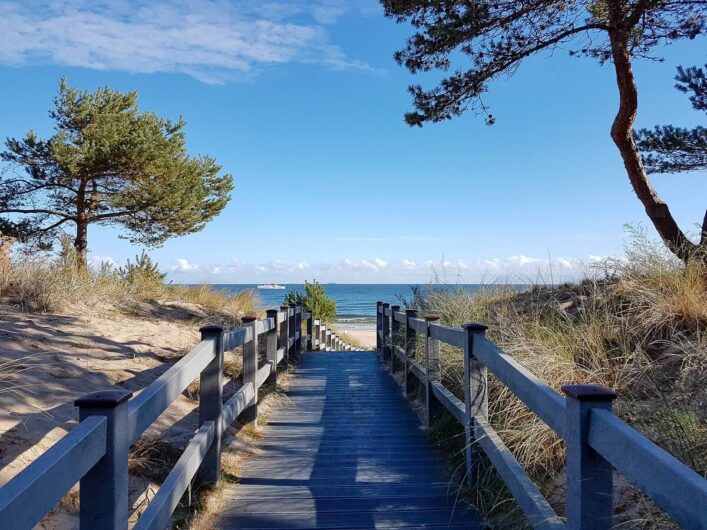 Blick über die Düne auf die Ostsee