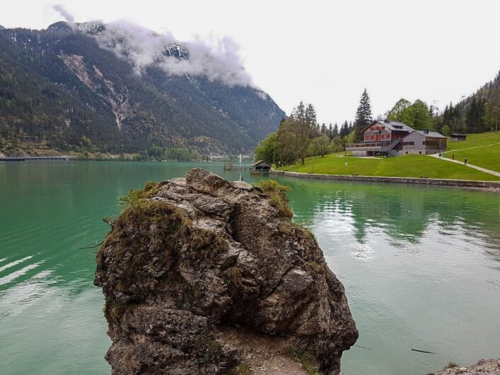 Blick auf die Gaisalm am Achensee