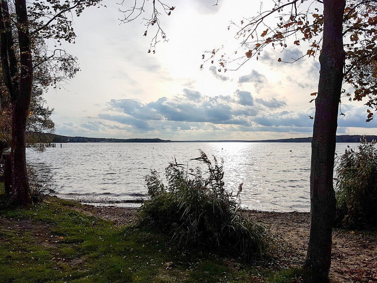 Blick auf den Scharmützelsee bei untergehender Sonne