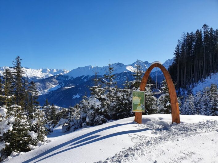 Ausblick auf die Bergwelt vom Six-Senses-Wanderweg in Serfaus