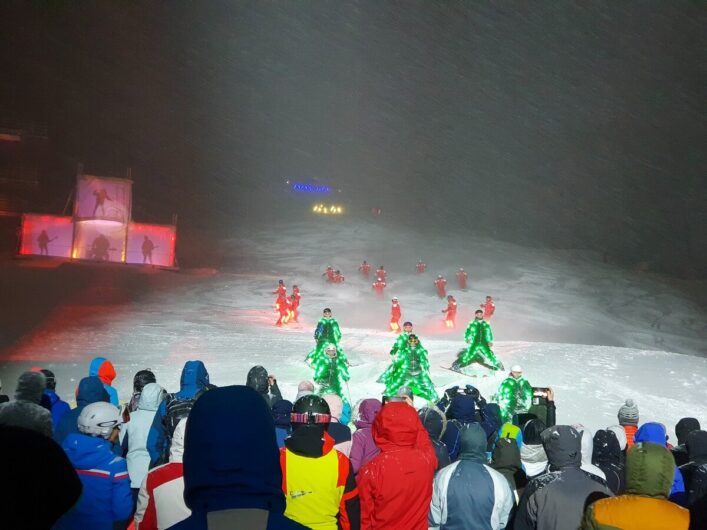 Vorführung der Skilehrer beim Nightflow in Fiss