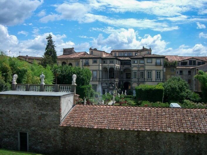 Blick in den Gärten der Palazzi in Lucca