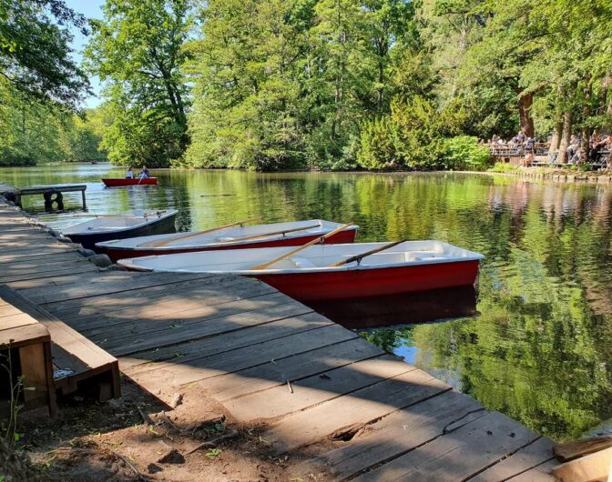 Ruderboote am Neuen See im Tiergarten Berlin