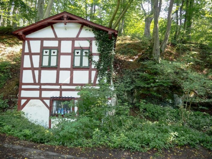 Blick auf das Fachwerkhaus des Auer'schen Bierkellers