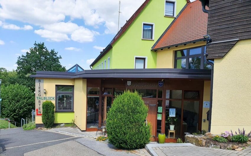 Eingang zum Hotel-Restaurant Burgschänke im Nürnberger Land