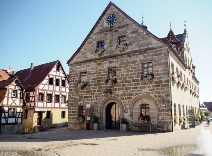 Blick auf das Rathaus in Altdorf bei Nürnberg