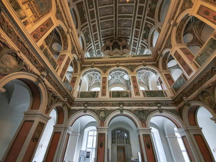 Blick auf die Orgel von St. Trinitatis in Weißenfels