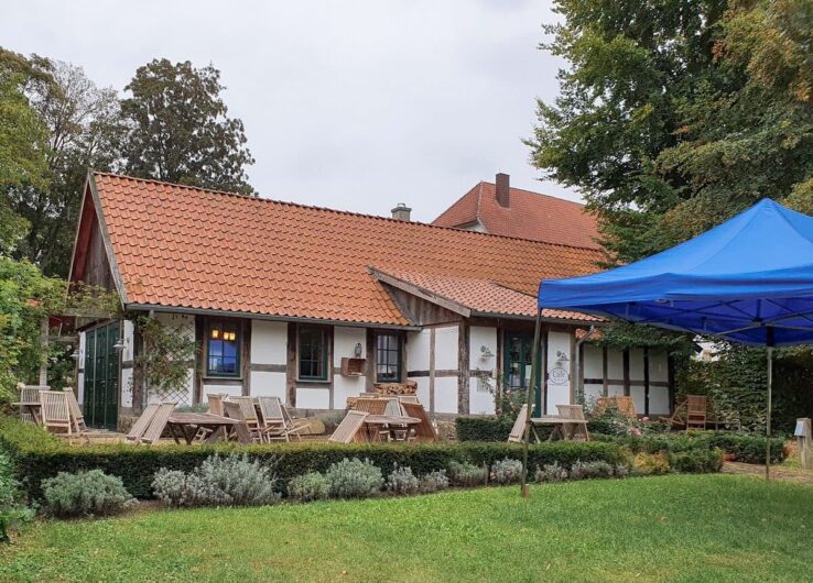 Fachwerkhaus in dem sich das Café Alte Werkstatt befindet