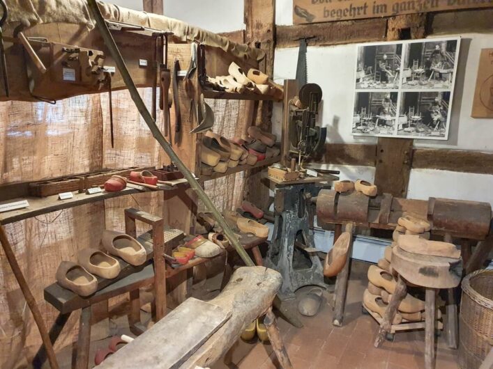 Holzschuhmacherwerkstatt im Holzhandwerksmuseum