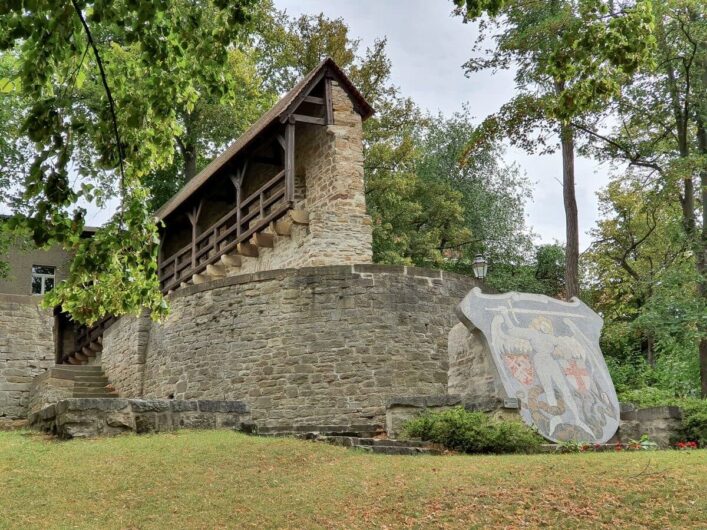 Stadtmauer mit Wappen von Zeitz