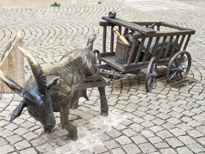 Ziegenskulptur in der Zeitzer Fußgängerzone