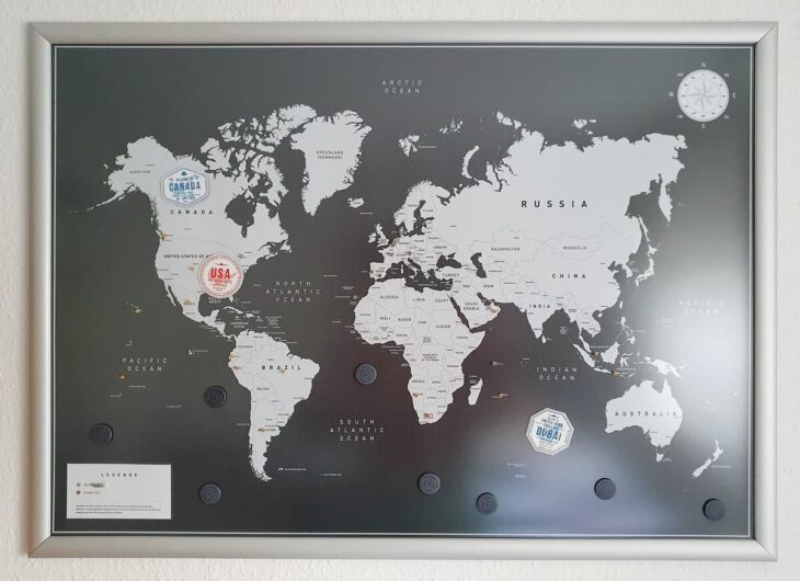 VACENTURES-Weltkarte mit Foto-Magneten und Einreisestempel-Magneten