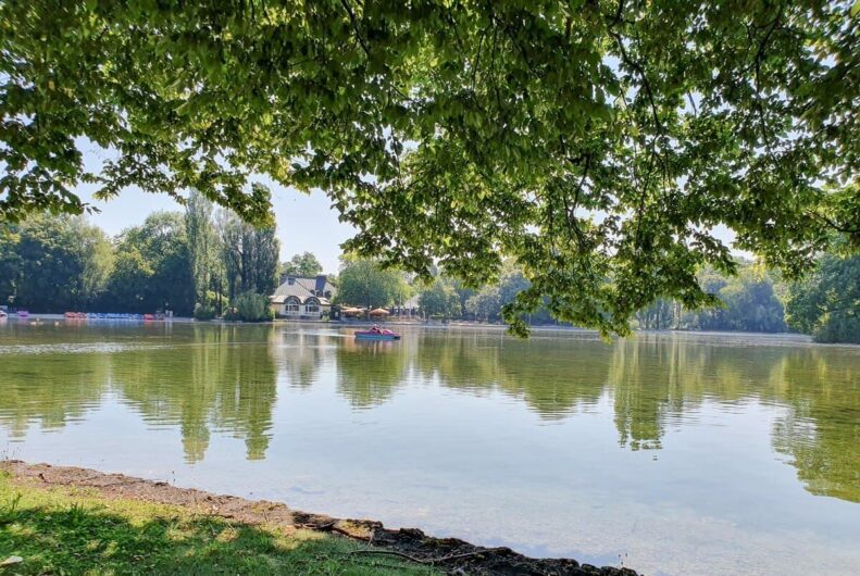 Blick auf das Seehaus im Englischen Garten