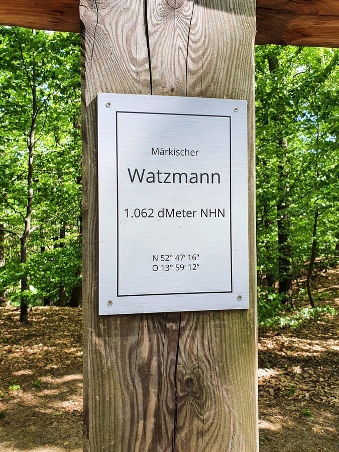 Höhenangabe auf dem Gipfelkreuz des Märkischen Watzmanns