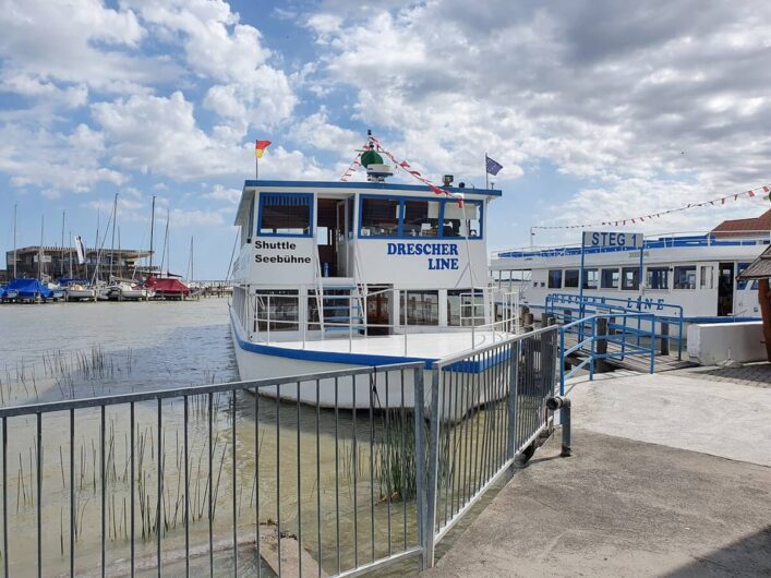 Schiff im Hafen von Mörbisch