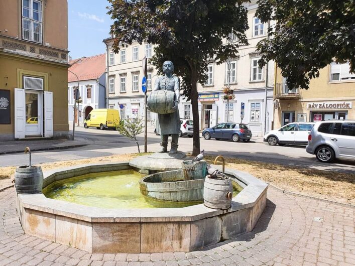 Springbrunnen mit Braumeisterstatue in Sopron