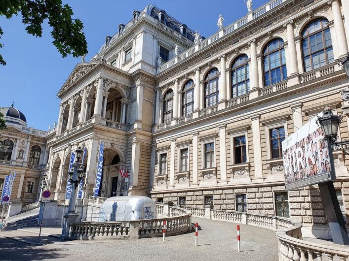 prächtiger Bau der Universität Wien an der Ringstraße