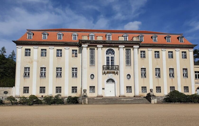 Blick auf das Neue Schloss Tangerhütte