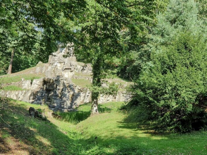 Stein des Wasserfalls im Stadtpark Tangerhütte