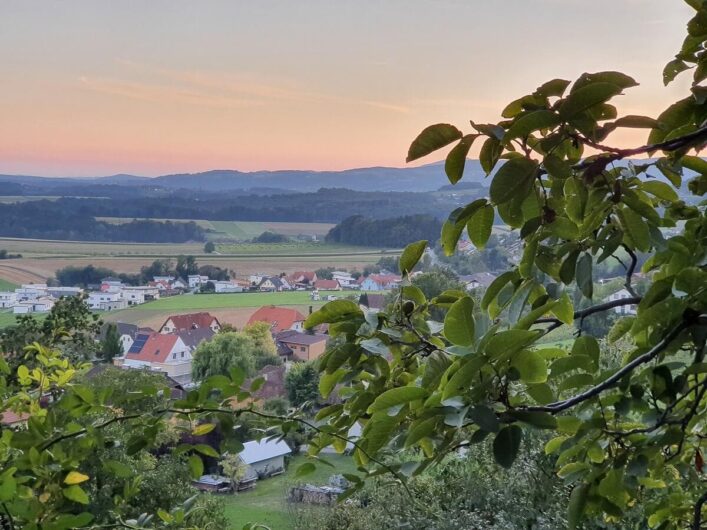 Ausblick vom Buschenschank Schmallegger bei Abendstimmung