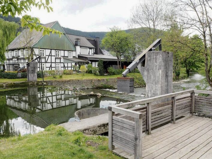 Fachwerkhaus in Saalhausen im Sauerland am Ufer der Lenne