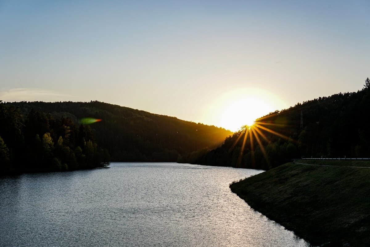 Der Marbachstausee im Abendlicht