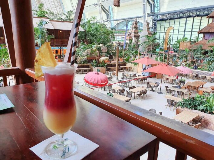Cocktail an der Bar im Tropical Islands