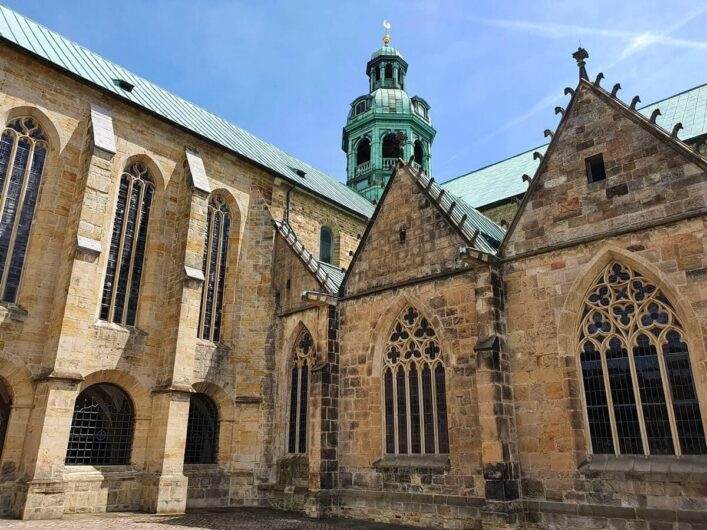 seitlicher Blick auf den Hildesheimer Dom