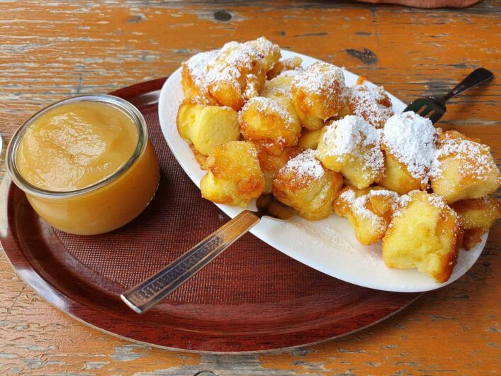 Kaiserschmarrn mit Apfelmus an der Höllentaleingangshütte