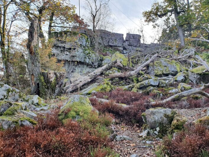 Blick auf die Felsen der Kirschweiler Festung