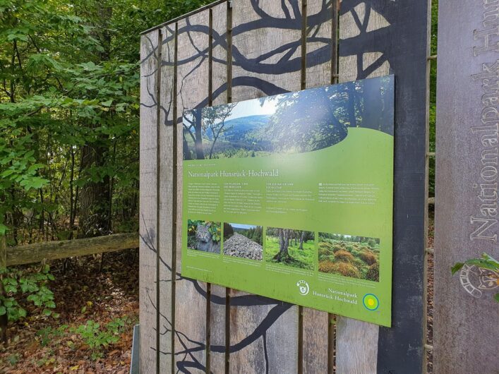 Infotafel zum Nationalpark Hunsrück-Hochwald