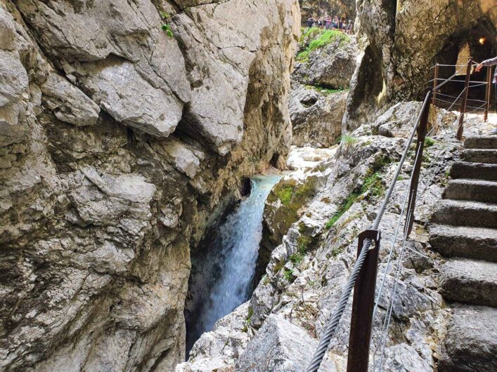 Treppen in der Schlucht der Höllentalklamm