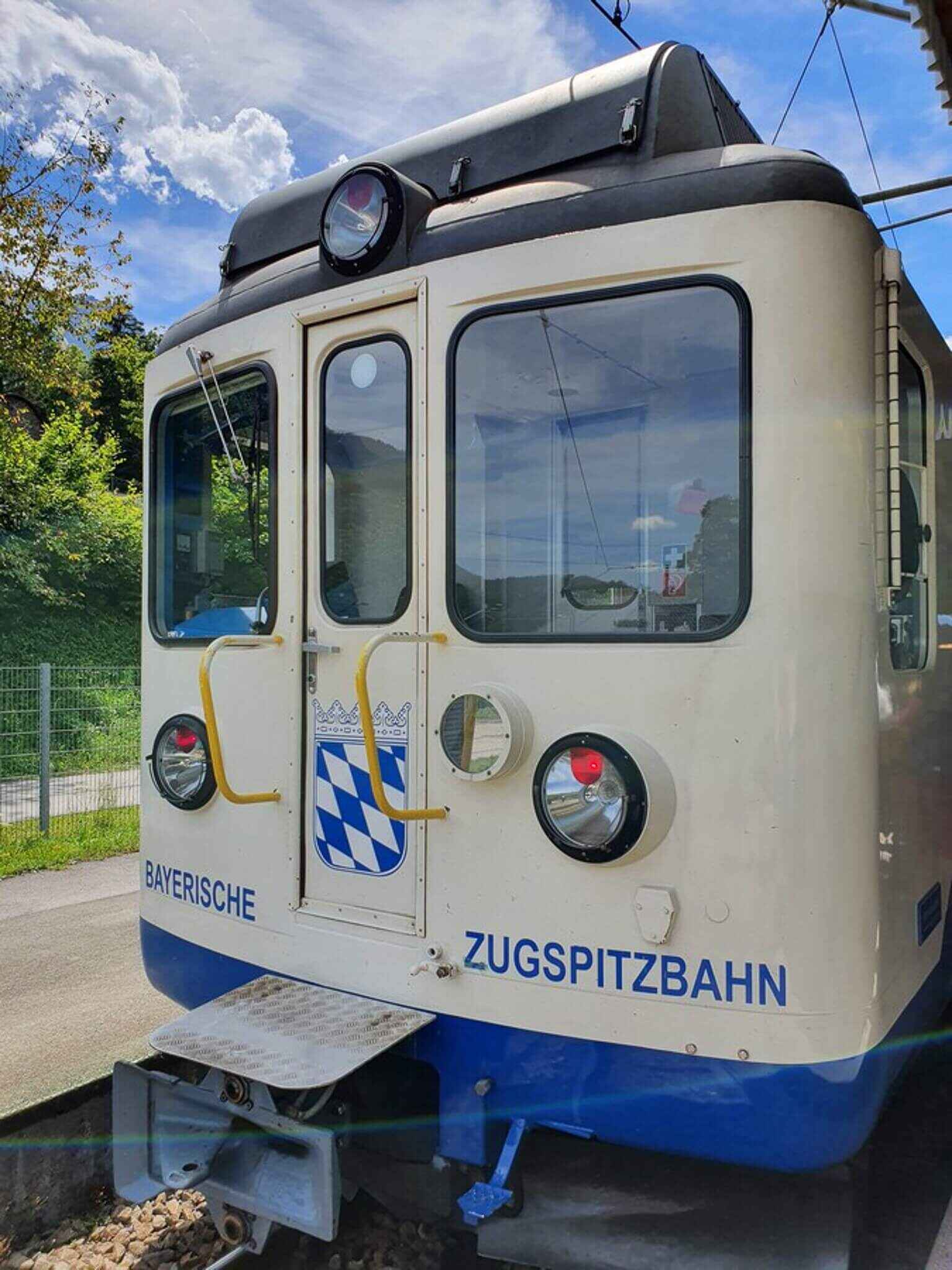 Zugspitzbahn im Bahnhof Grainau