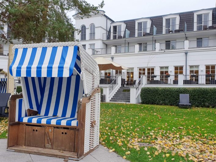 Strandkorb im Garten des Strandhotel Zingst