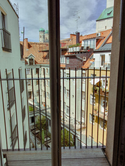 Blick in den Innenhof des LOUIS Hotel München