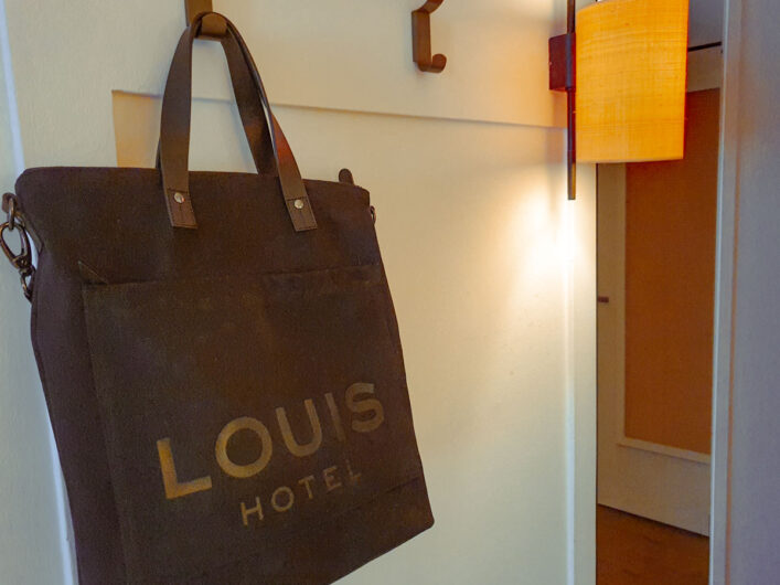 Shopper mit Aufdruck LOUIS