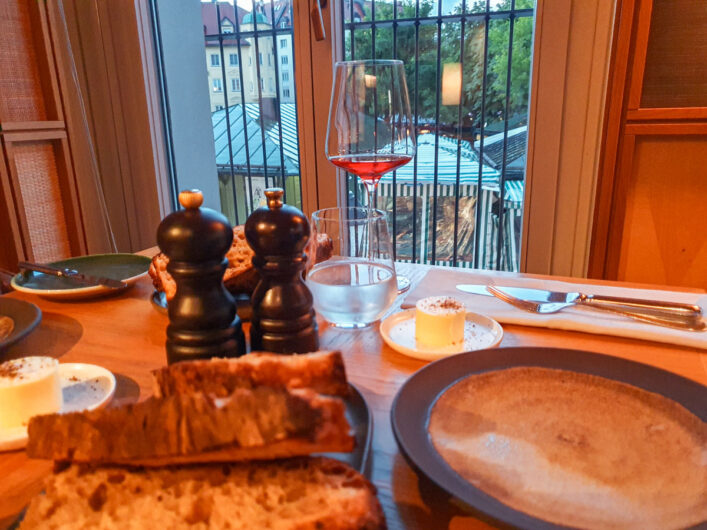 Sauerteigbrot als Vorspeise im LOUIS Grillroom